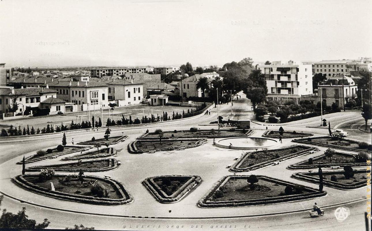Sidi bel abbes 549- Place de Lattre de tassigny COLLECTION DES AMIS DE ND DE SANTA CRUZ.jpg
